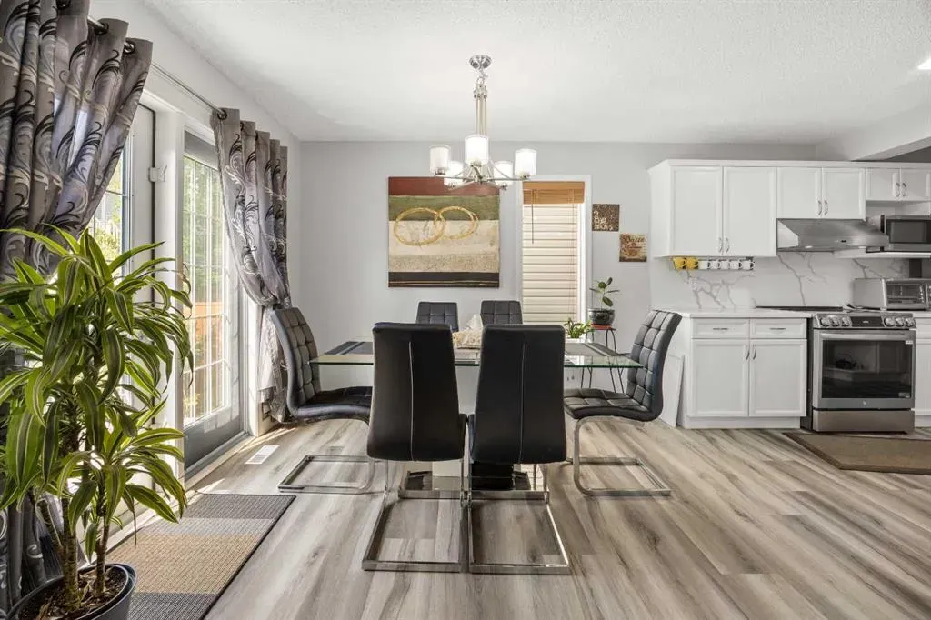 266 Royal Elm Road NW