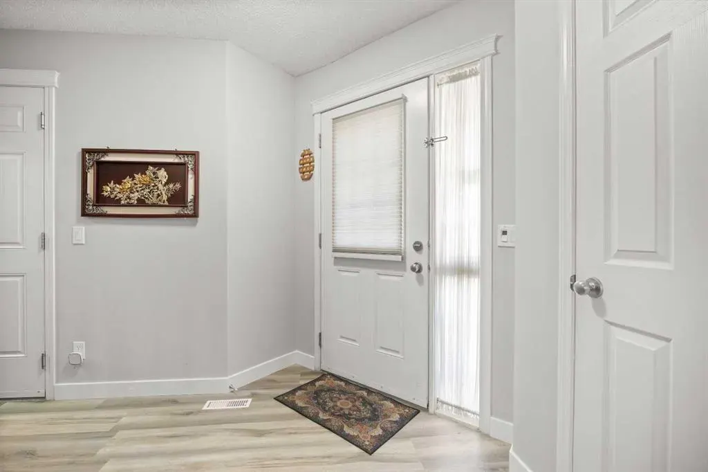 266 Royal Elm Road NW