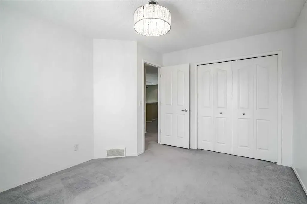 375 Douglas Glen Gardens SE