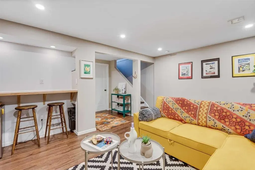 330 Canterbury Drive SW, #90