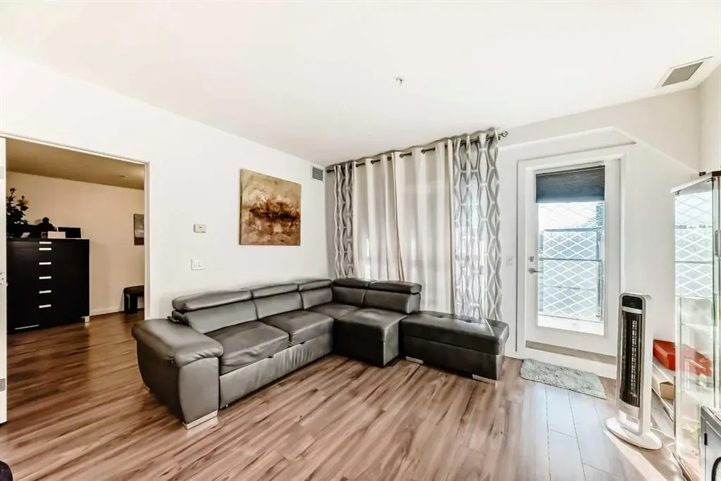 1629 38 Street SW, #202