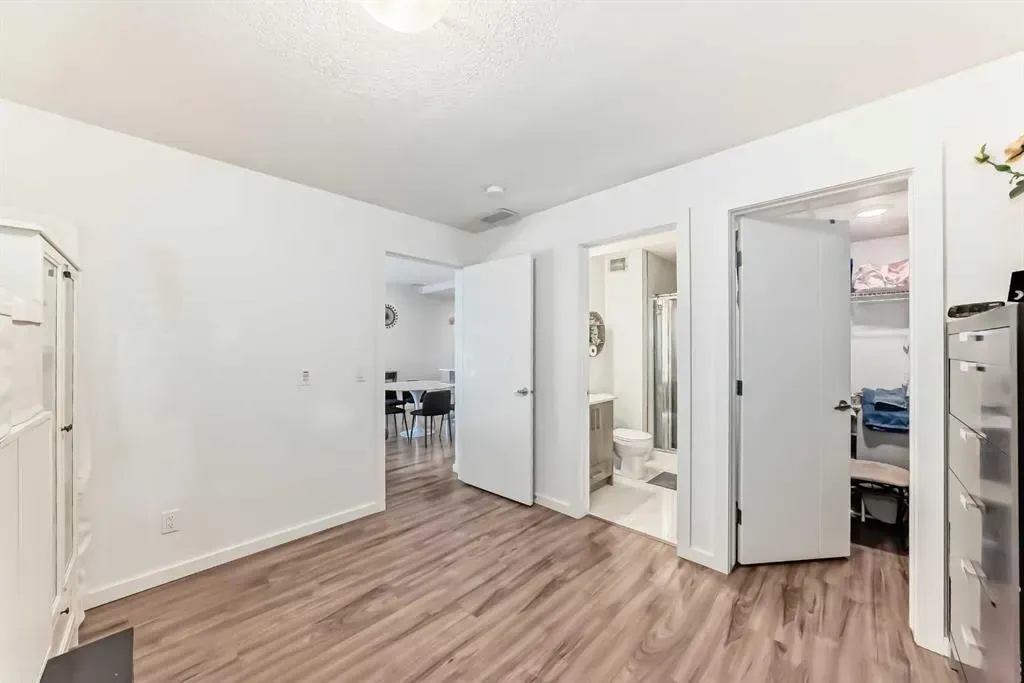 1629 38 Street SW, #202