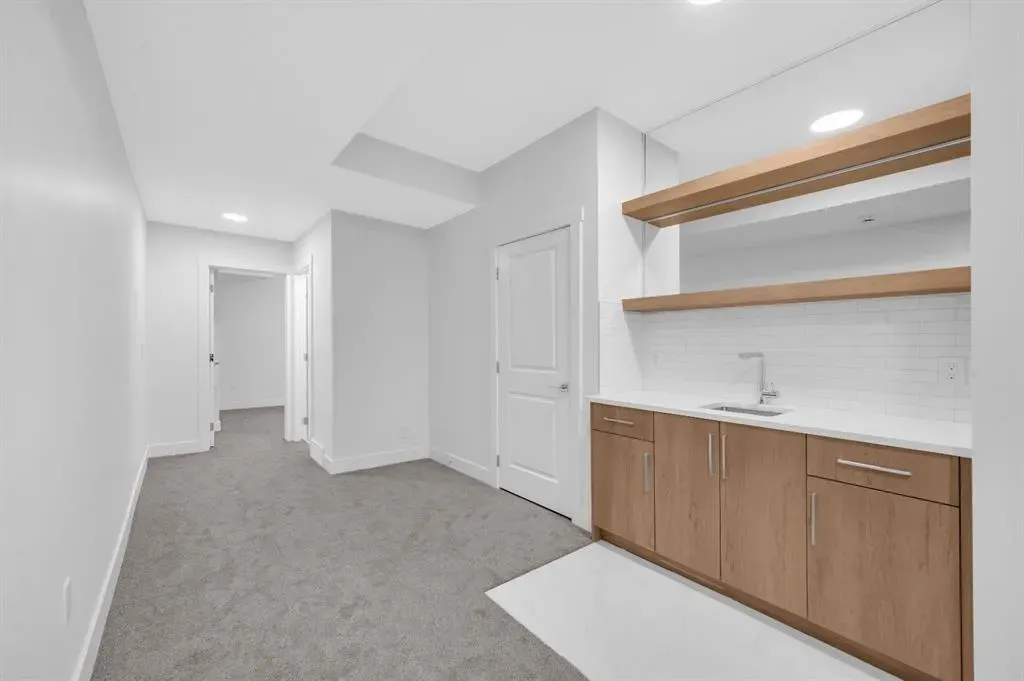 426 13 Avenue NE, #2