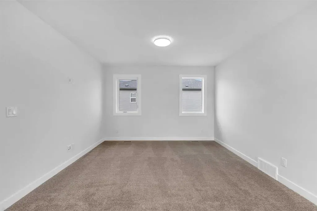 100 Corner Glen Manor NE