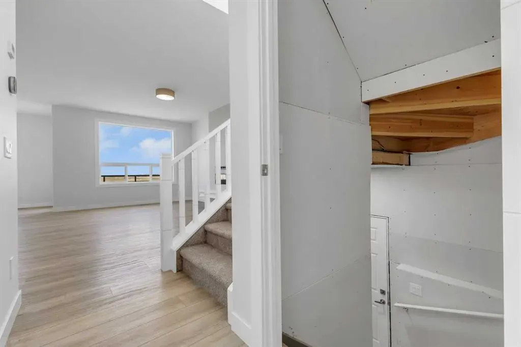 100 Corner Glen Manor NE