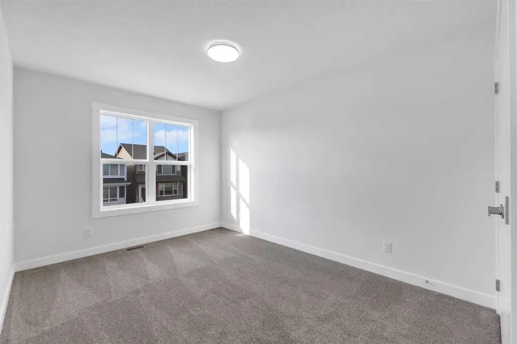 100 Corner Glen Manor NE