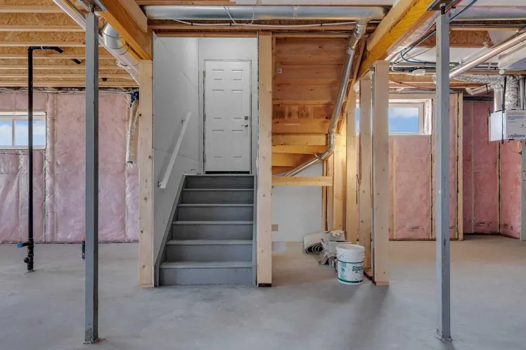 100 Corner Glen Manor NE