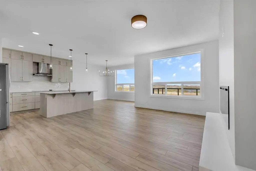 100 Corner Glen Manor NE
