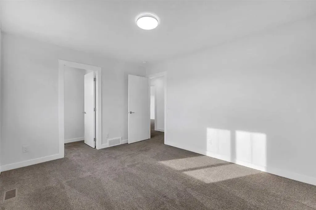 100 Corner Glen Manor NE