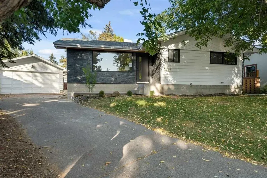 3212 Breen Crescent NW