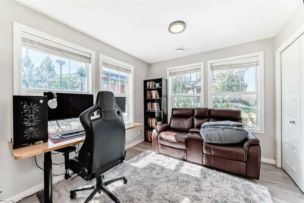 280 Williamstown Close NW, #706