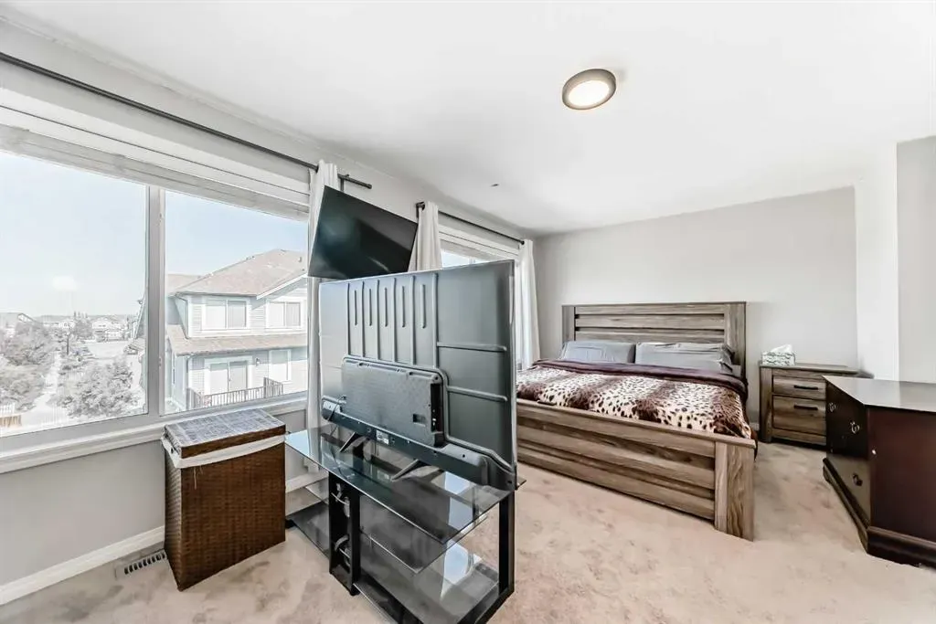 280 Williamstown Close NW, #706