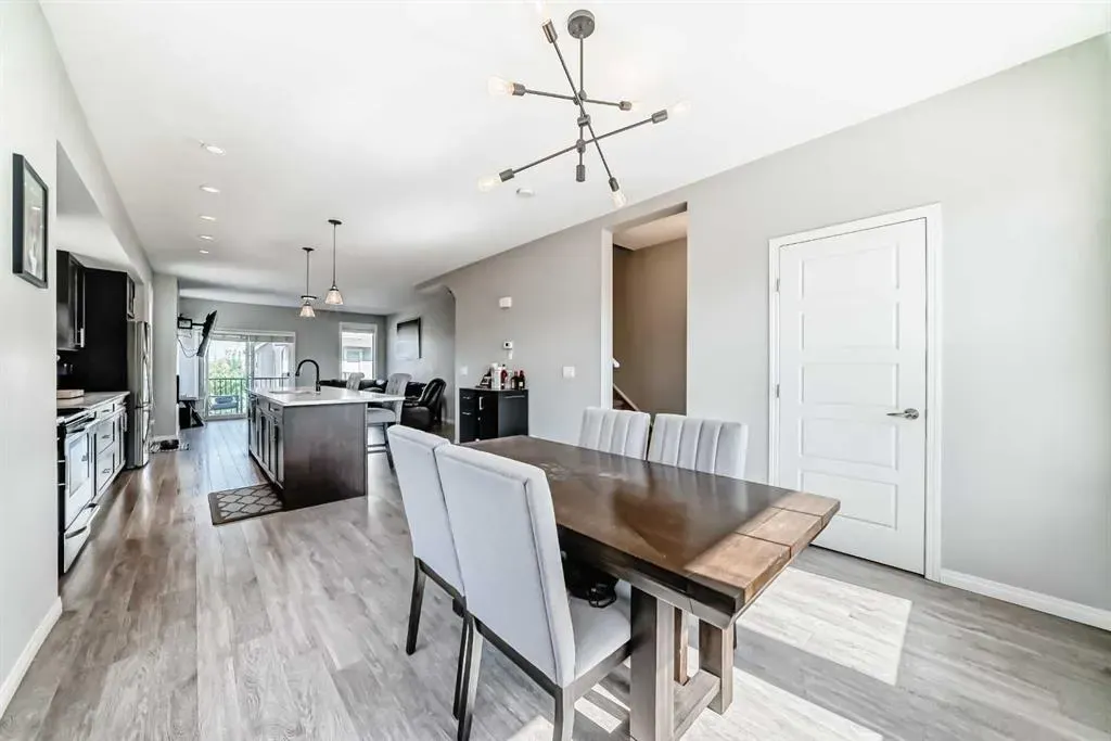 280 Williamstown Close NW, #706