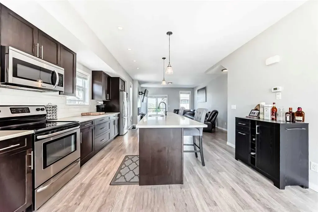 280 Williamstown Close NW, #706