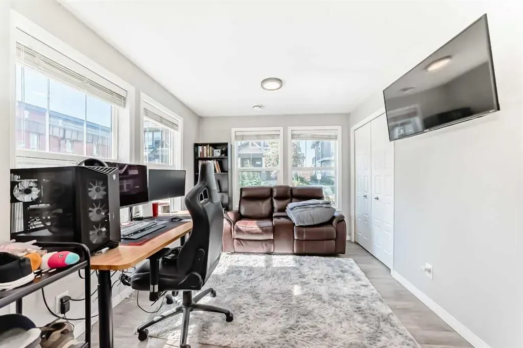 280 Williamstown Close NW, #706