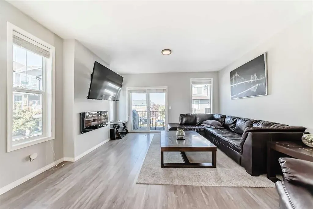 280 Williamstown Close NW, #706