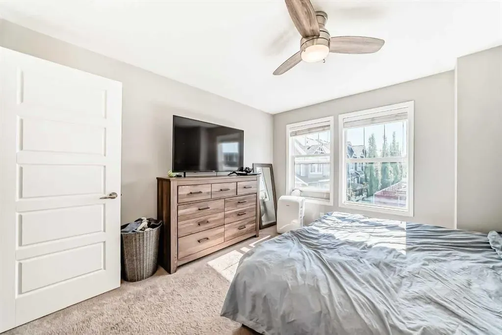 280 Williamstown Close NW, #706