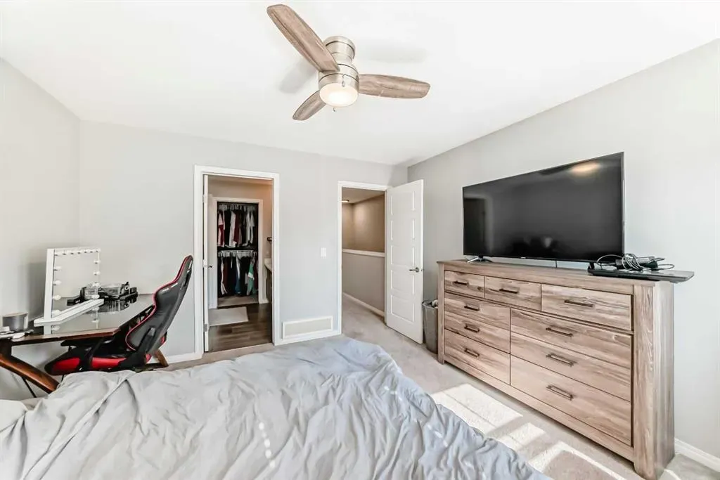 280 Williamstown Close NW, #706