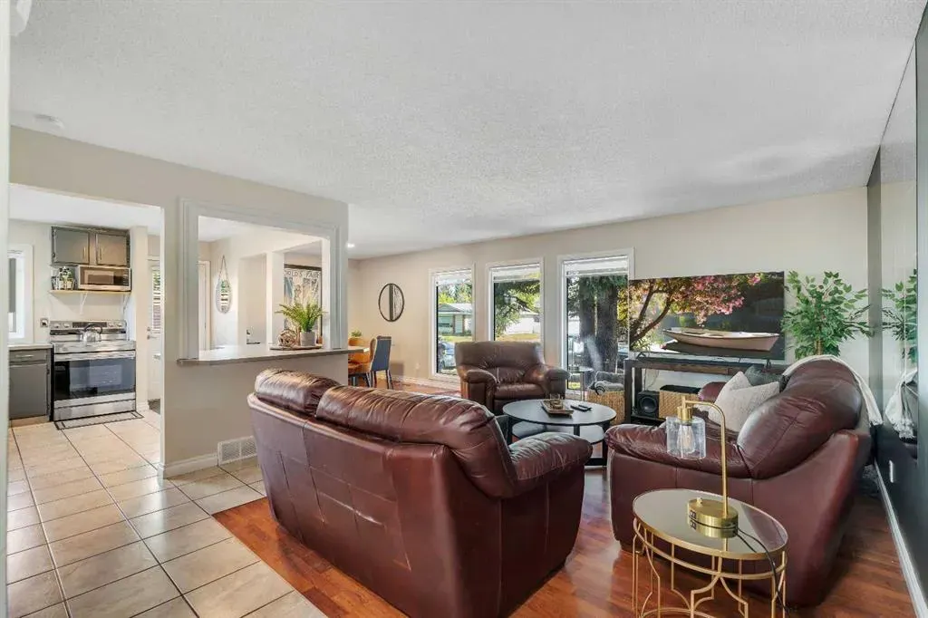 415 Midridge Drive SE
