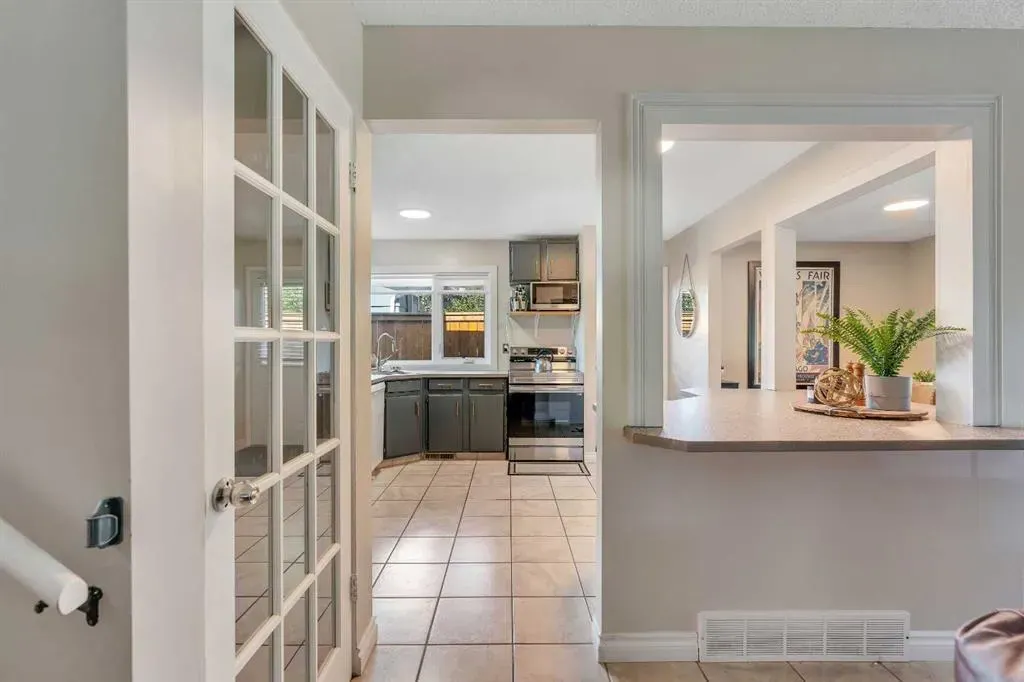 415 Midridge Drive SE