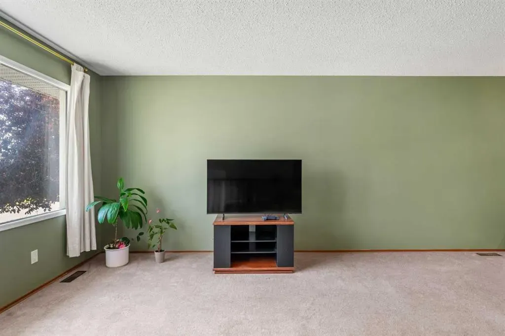 1364 Lake Michigan Crescent SE