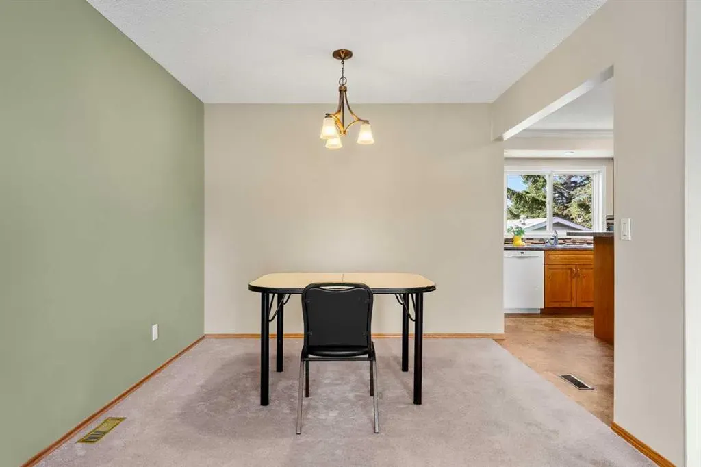1364 Lake Michigan Crescent SE
