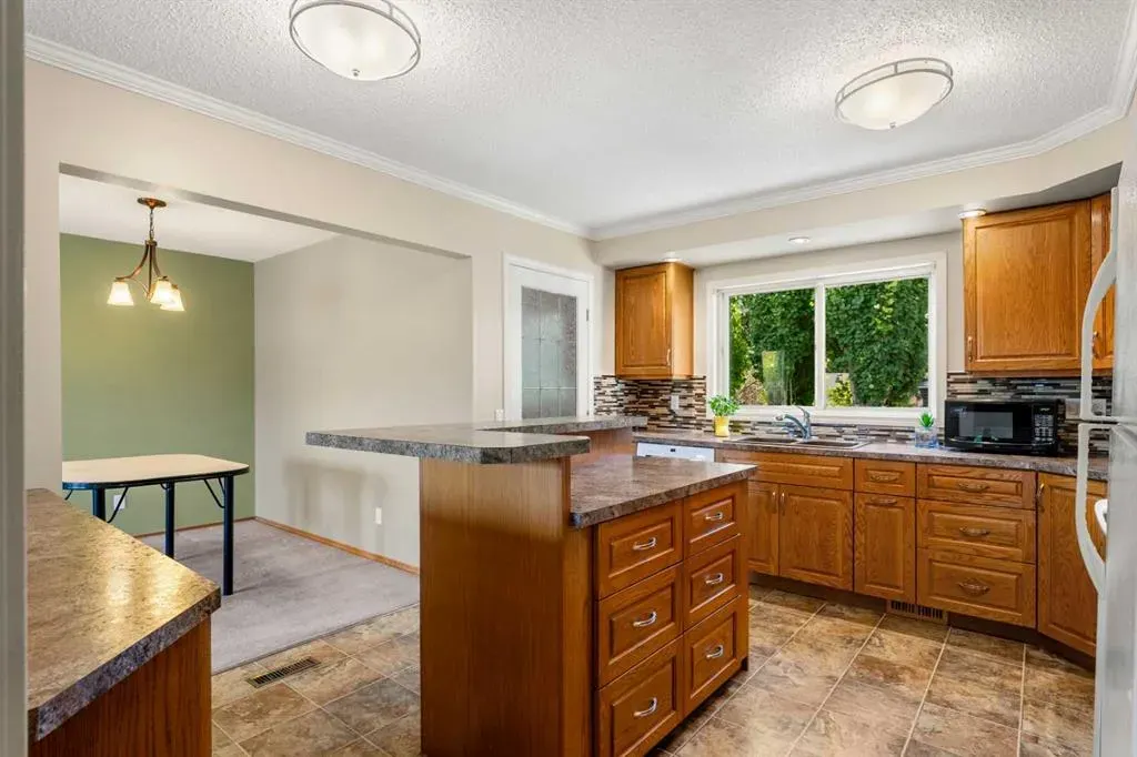 1364 Lake Michigan Crescent SE
