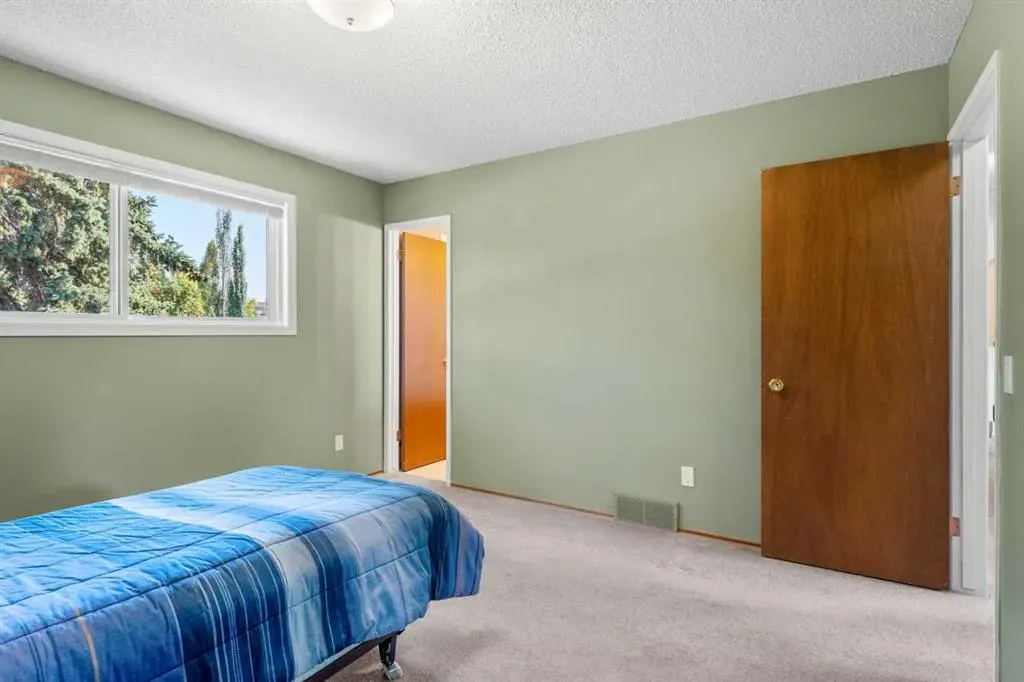1364 Lake Michigan Crescent SE