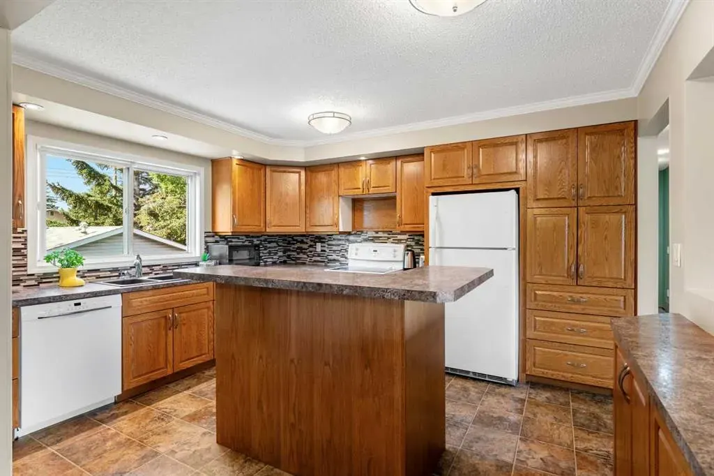 1364 Lake Michigan Crescent SE
