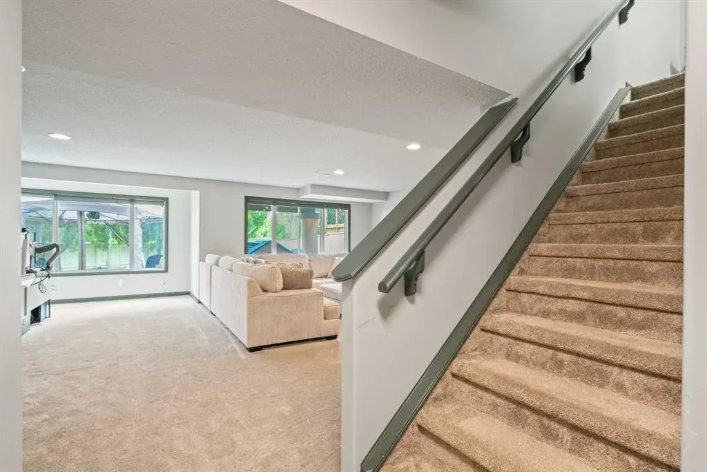84 Everwillow Park SW