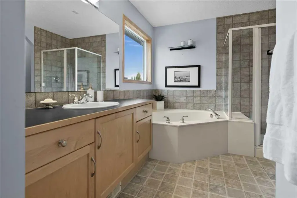 172 Tuscany Meadows Heath NW