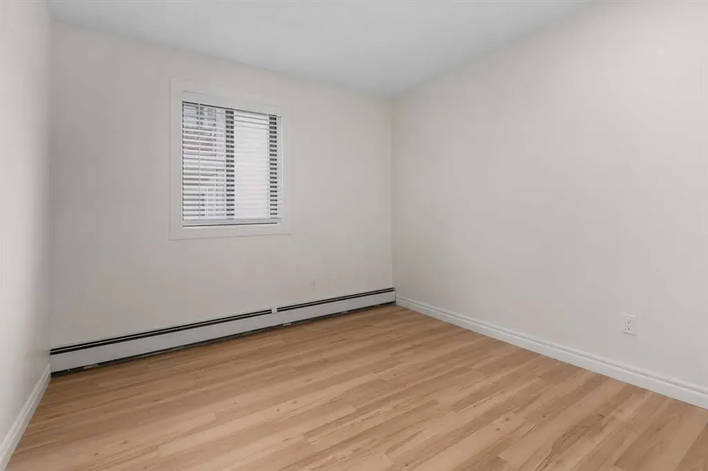 611 67 Avenue SW, #202
