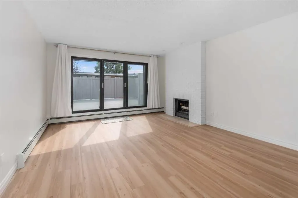 611 67 Avenue SW, #202