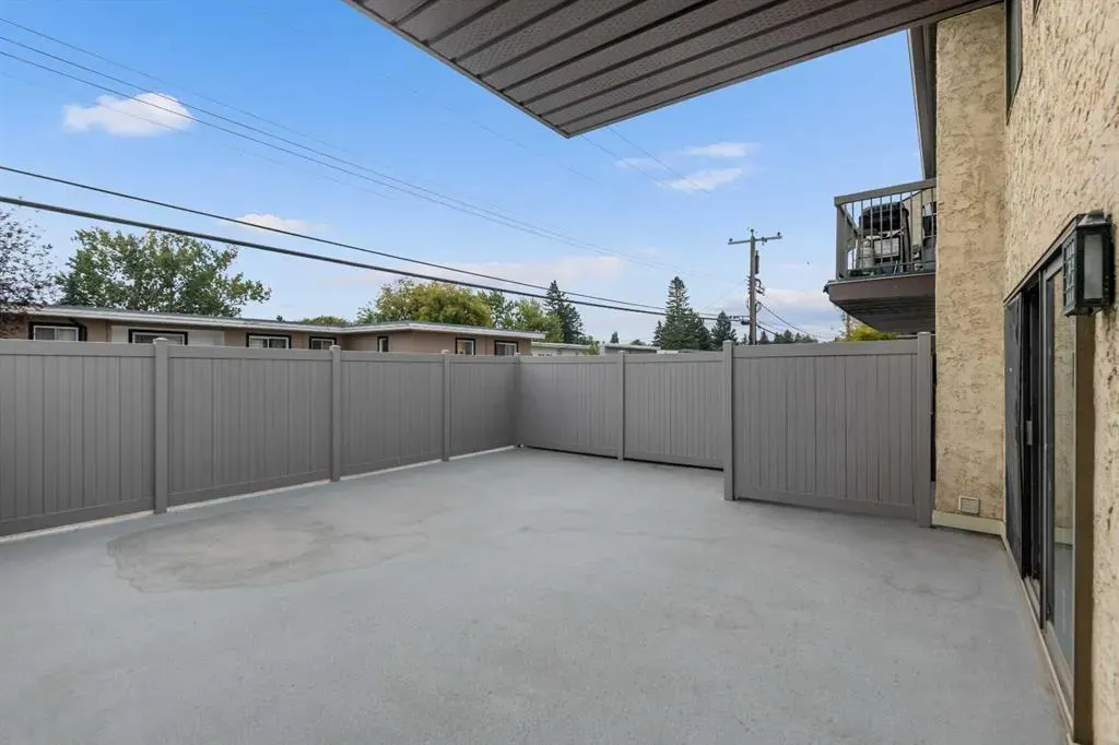 611 67 Avenue SW, #202