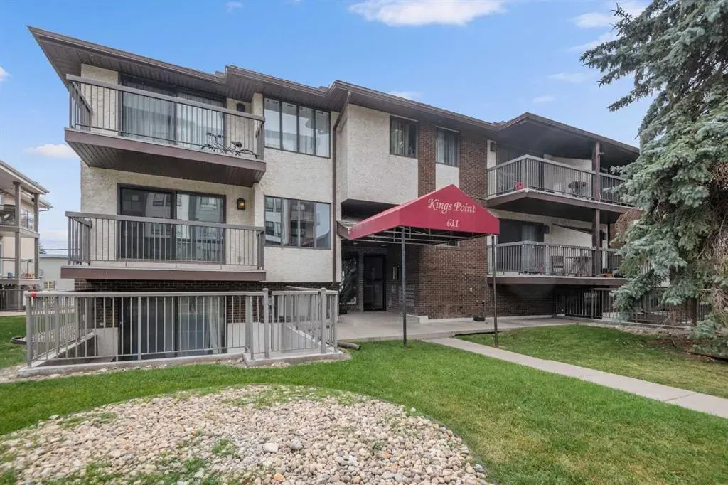 611 67 Avenue SW, #202