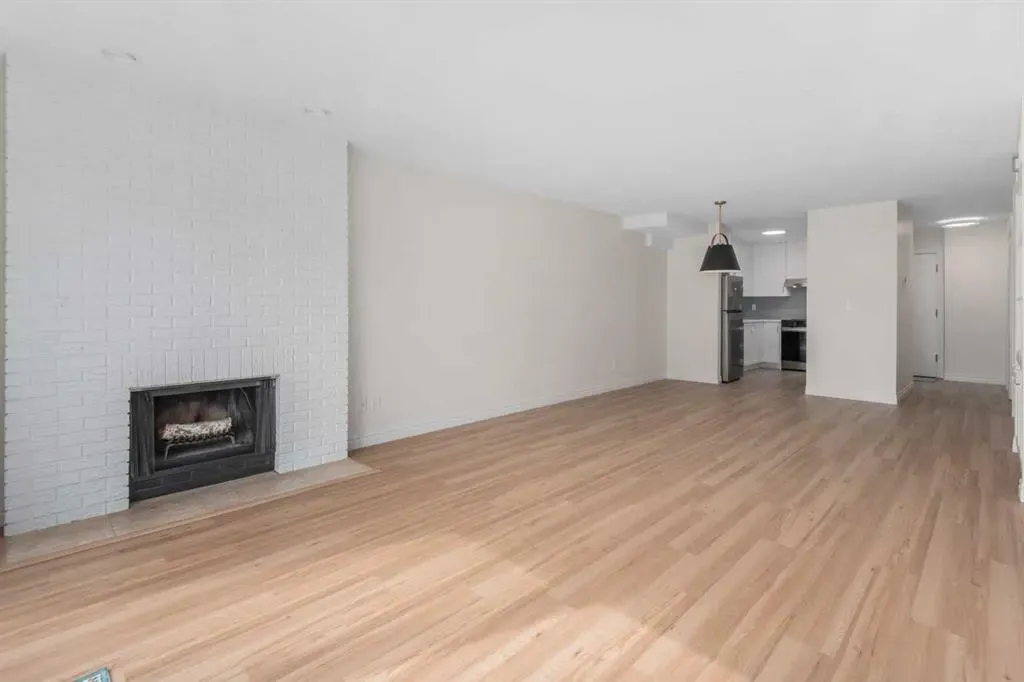 611 67 Avenue SW, #202