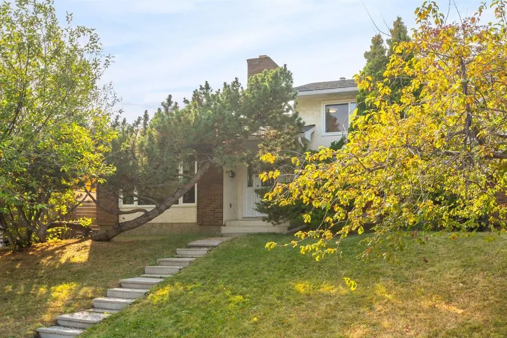 207 Whiteview Bay NE
