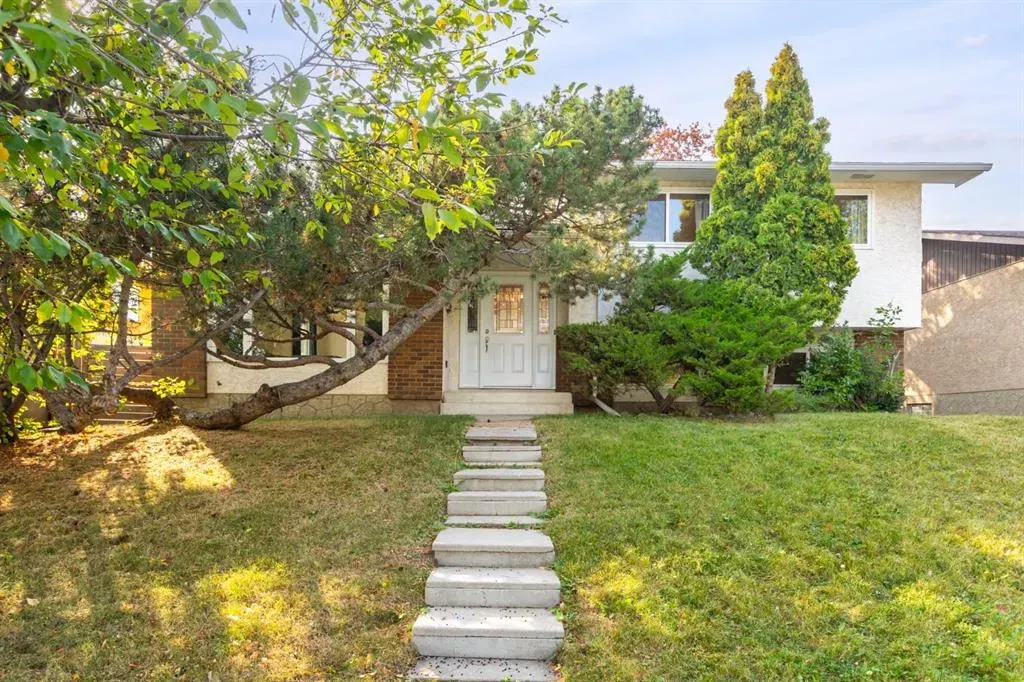 207 Whiteview Bay NE