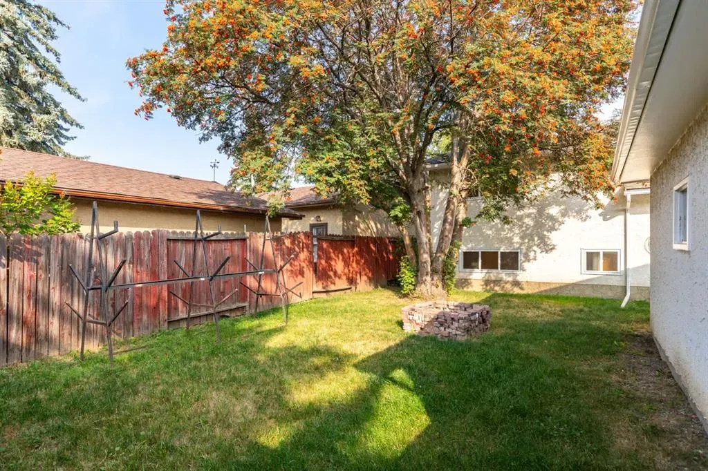 207 Whiteview Bay NE
