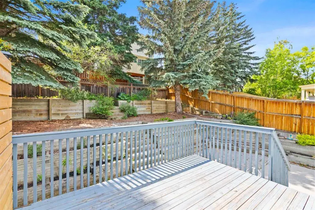 131 Stratton Crescent SW