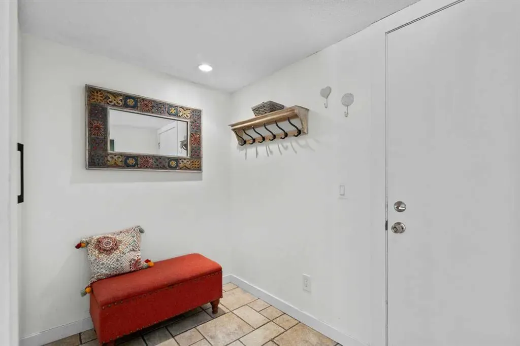 131 Stratton Crescent SW