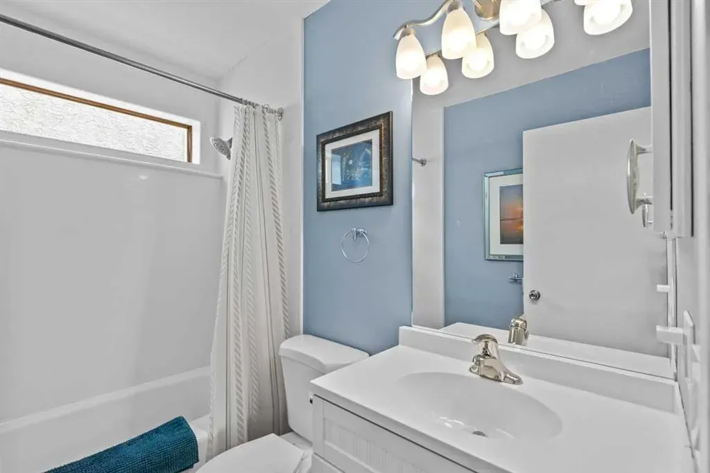 131 Stratton Crescent SW