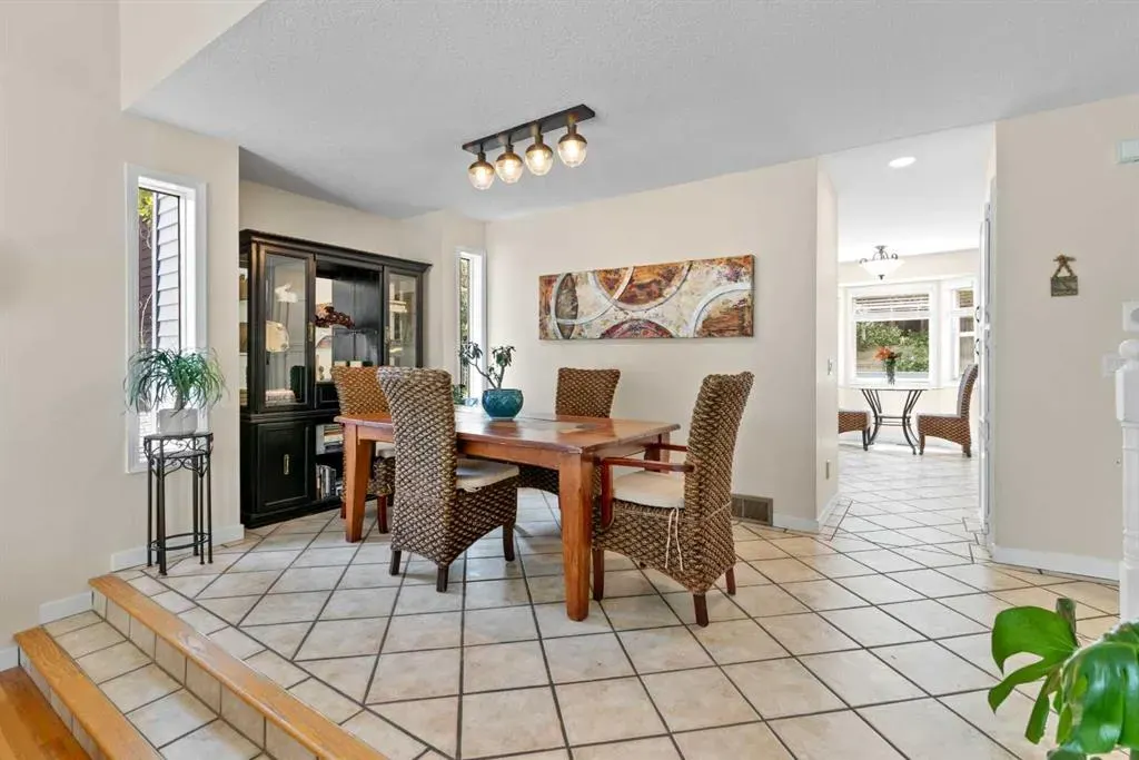 131 Stratton Crescent SW