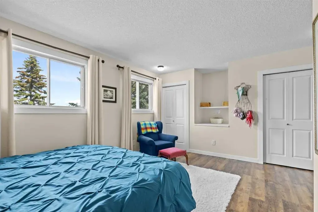 131 Stratton Crescent SW