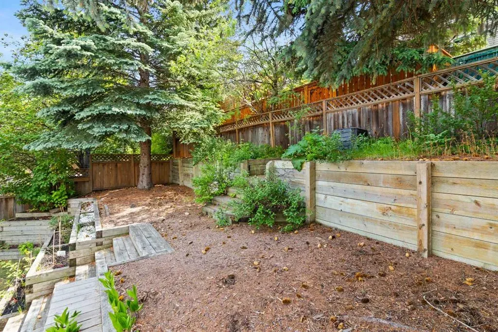 131 Stratton Crescent SW