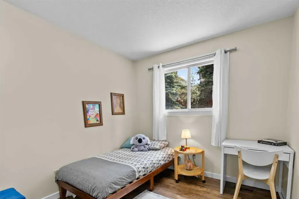 131 Stratton Crescent SW