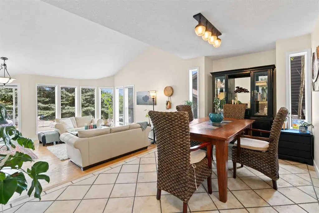 131 Stratton Crescent SW