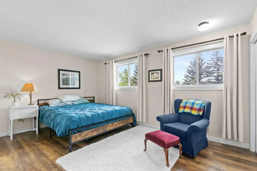 131 Stratton Crescent SW