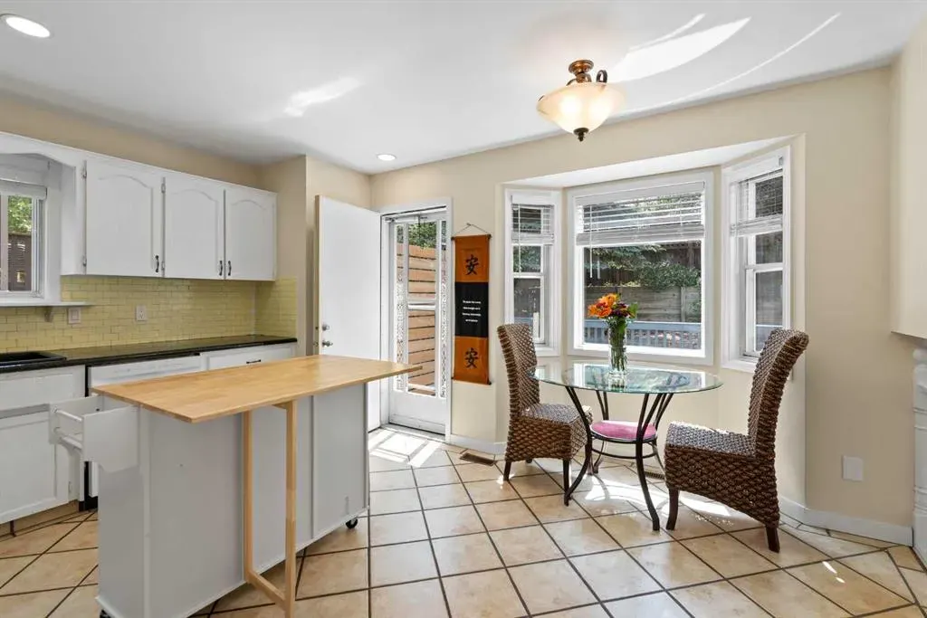 131 Stratton Crescent SW