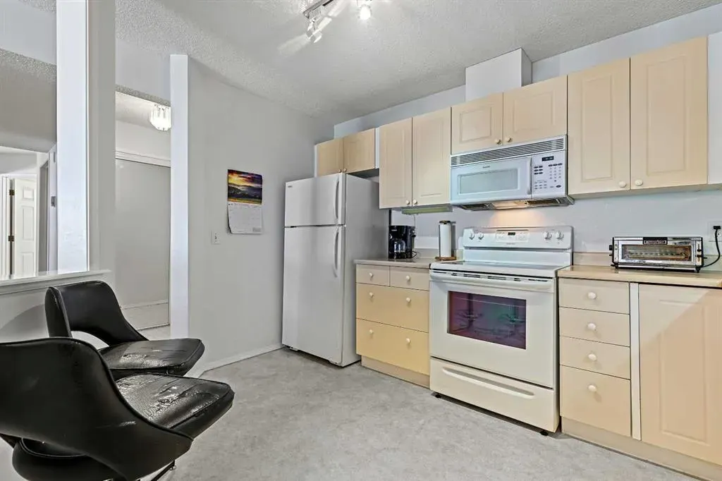 1000 Sienna Park Green SW, #1206